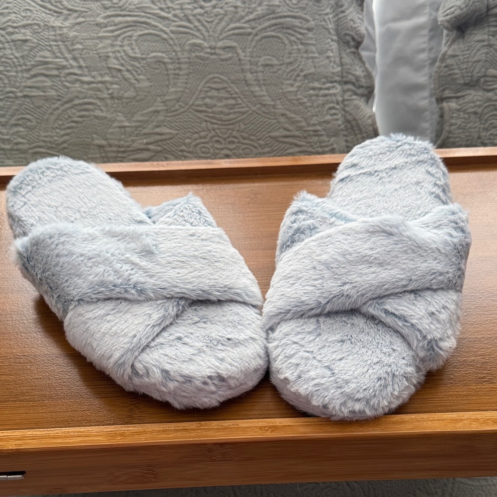 CLEARANCE FamiPort Fuzzy Cross Band Slippers
